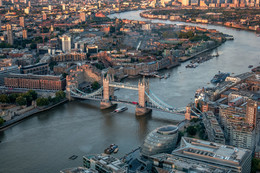 Tower Bridge / ***