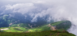 Einen Spaziergang in den Wolken / ***