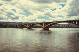 Gemeinschafts Brücke / ***