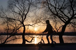 Gehen Sie bei Sonnenuntergang / ***