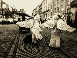 Angels in the City / ***