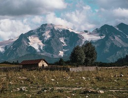 am Fuße der Berge / * * *