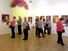 in der Ausstellung / ***