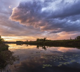 Herbstsonnenuntergang. / ***