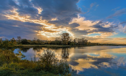 Sonnenuntergang über dem See / ***