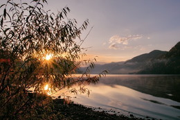 Bei Sonnenaufgang. / ***