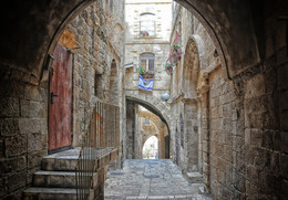 Jerusalem Courtyard / ***