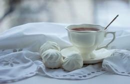Tee mit einem Marshmallow / °°°