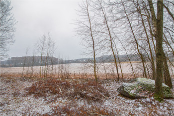 Landschaft mit einem Stein / ***