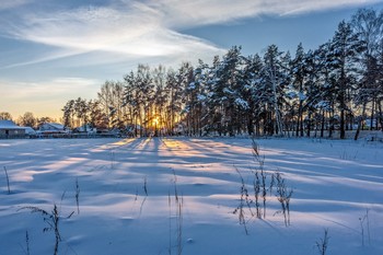 Sonnenaufgang über dem Fluss / ***