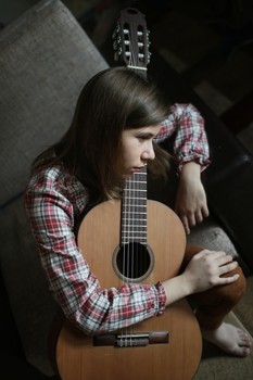 Mädchen mit Gitarre / ***