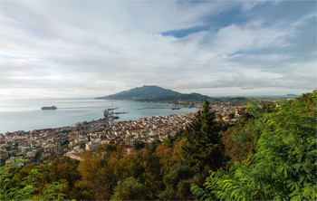 City By The Sea / ***