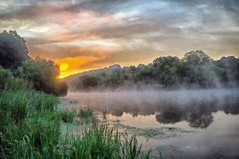 Sonnenaufgang auf dem Fluss / ***