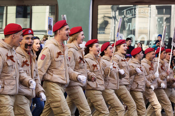 9. Mai / ***