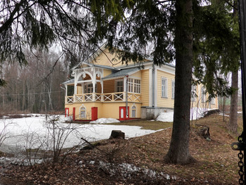 Old Manor / ***