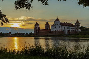 Mir Castle / ***