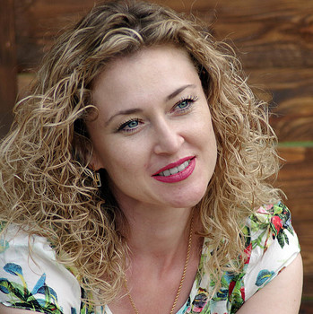 Porträt einer unbekannten Frau / ***