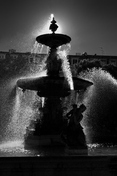 fountain games / play with light and water, fountain Praca Rossio, Lisbon, Portugal