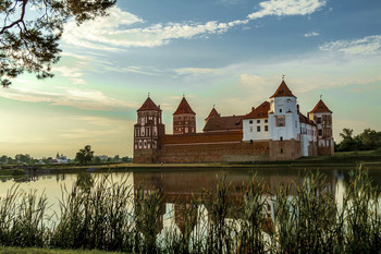 Mir Castle / ***