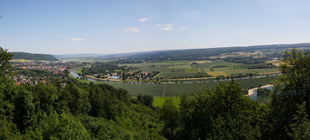 Höxter und das Tal der Weser / Aussicht auf die Stadt, den Fluss und den Solling, aufgenommen auf dem Rodeneckturm
Kamera: Lumix FZ45, Stitch erstellt mit microsoft ICE