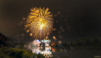 Castle Spectacle with fireworks, with raindrops on the lens! / Castle Spectacle - The largest cabaret festival in the region

From 16 to 18 August 2019, the Schloss-Spektakel in the Bürgerpark at Schloss Richmond in Braunschweig invites you to the largest cabaret festival in the region ..



Schloss-Spektakel – Das größte Kleinkunstfestival der Region

Vom 16. bis 18. August 2019 lädt das Schloss-Spektakel in den Bürgerpark am Schloss Richmond in Braunschweig zum größten Kleinkunstfestival der Region ..