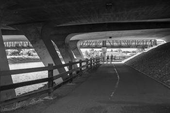 Unter der Brücke / [img]https://d.radikal.ru/d07/1908/46/53dd8a9843c4.jpg[/img]