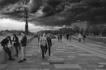 Wolken über der Stadt / ***