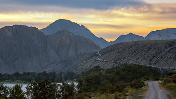 &nbsp; / Dawn .... Road to the mountains .....