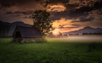 Sonnenuntergang / Abends im Murtal in der Steiermark.