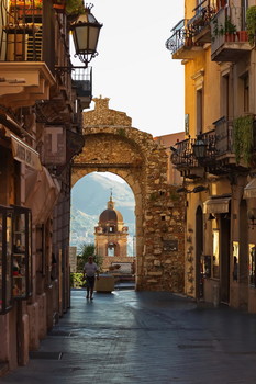 Taormina, Porta Messina. / ***