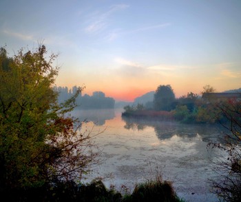 Herbst Morgendämmerung / ***