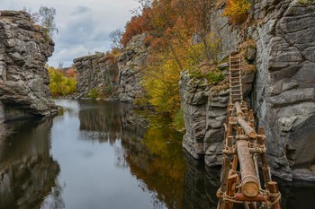 Buksky Canyon / ***