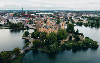 Schweiner Schloss / Einfach idyllisch, wie das Schloss dort liegt. Wenn man überlegt, dass dort der Landtag von Mecklenburg-Vorpommern sitzt... einfach zu geil!