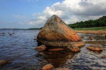 PYRAMID / ***