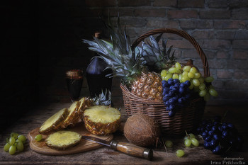 Stilleben mit Ananas / ***