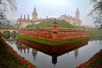 Mir Castle / ***