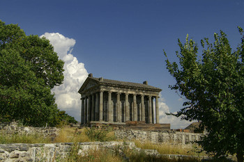 Garni / ***