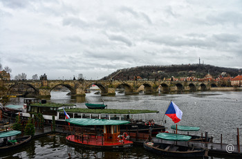 Karlsbrücke. / ***