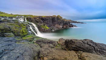 the waterfall / the waterfall