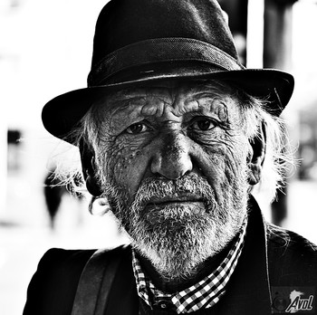 Der Alte / Portrait eines alten Mannes, Highkey und monochrom