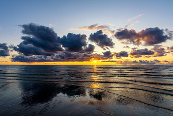 Sonnenuntergang auf dem See / ***