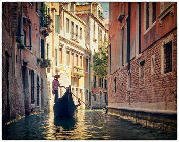 &nbsp; / http://www.youtube.com/watch?v=Uxb87eqlTUA&amp;feature=emb_logo