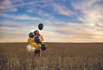 &nbsp; / Favorite in a wheat field with balls)