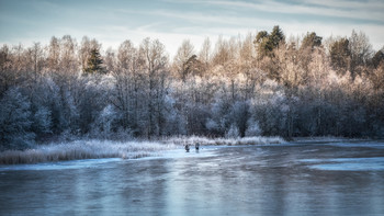 Winter fishing. / Winter fishing. Panorama of the winter Park with fishermen on the ice.