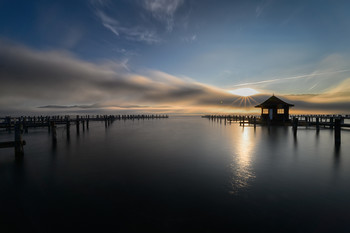 Attersee / Sonnenaufgang mit Nebel am Attersee in Östereich