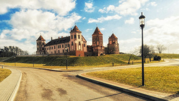 Mir Castle / ***