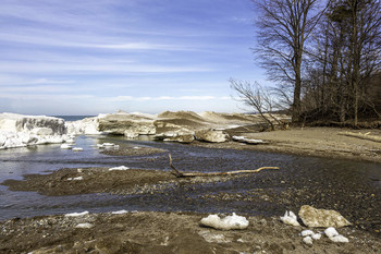 Melting Snow Bank / This creek is flowing out to the lake and melting the snow bank