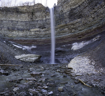 Devil's Punchbowl / The Devil's Punchbowl near Hamilton is an amazing waterfall in the Spring