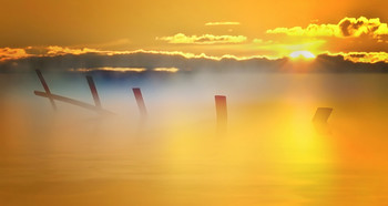Sonnenaufgang über dem Fluss / ***