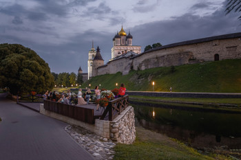 Evening in Pskov / ***